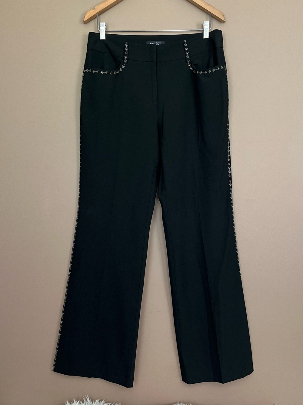 {Karen Kane} Embroidered Trim Trouser Pants in Black - Women's 10